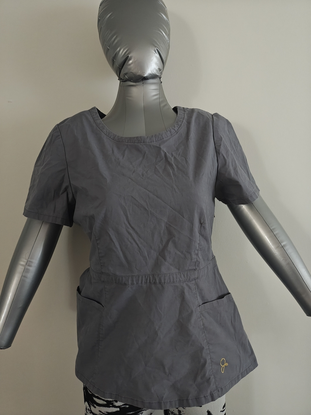 Women’s Short Sleeve Medical Scrub Top in Slate Gray
